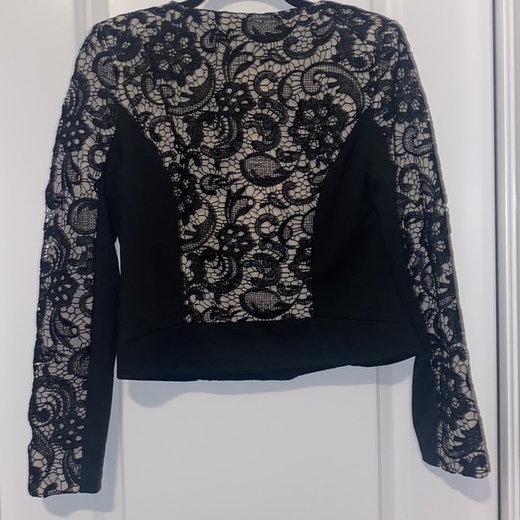Beautiful black lace blazer - Picture 3 of 4